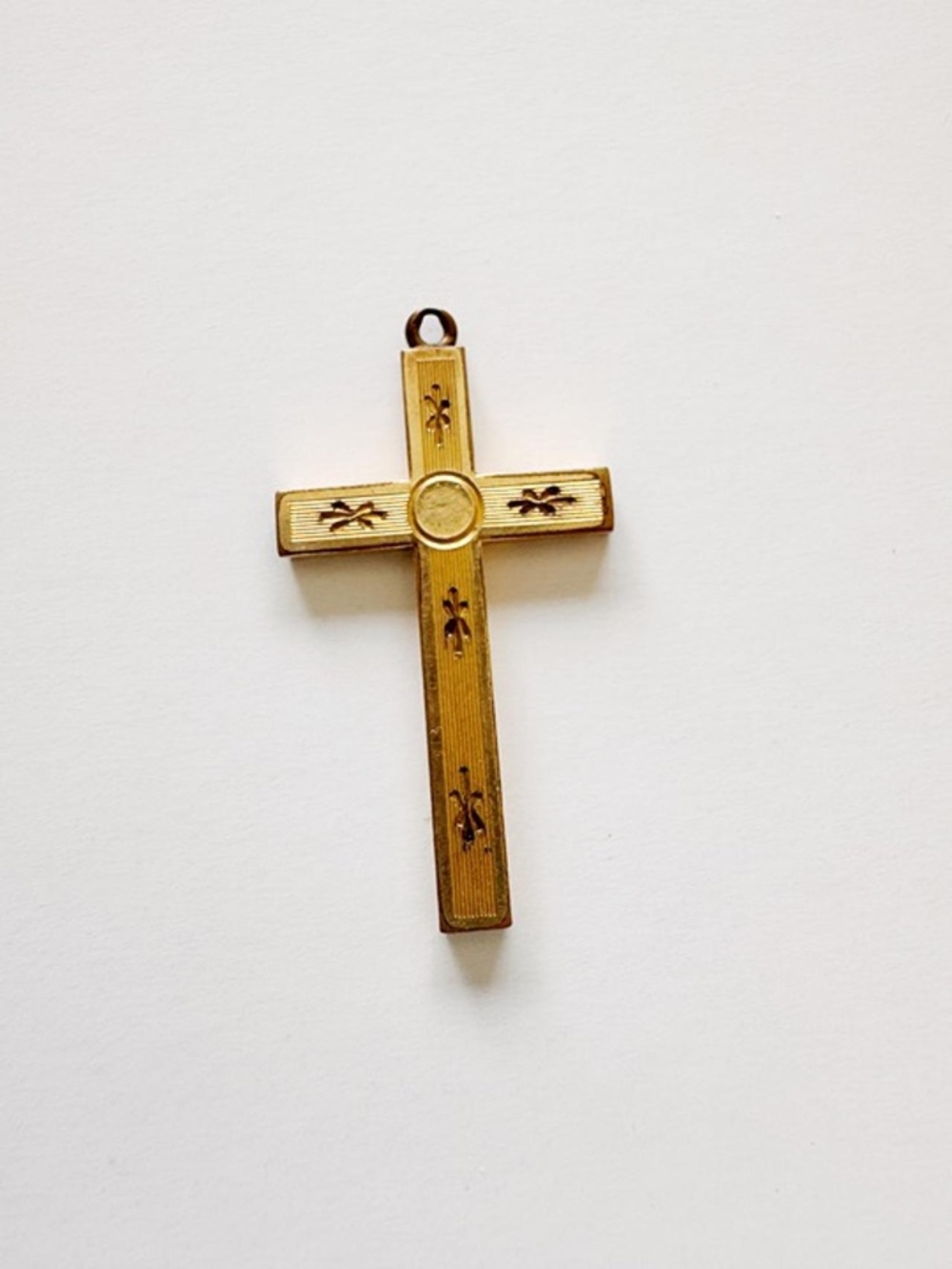Vintage 12K GF Crucifix Cross Pendant Necklace Engraved Floral Disc 1.5 In 4.6g